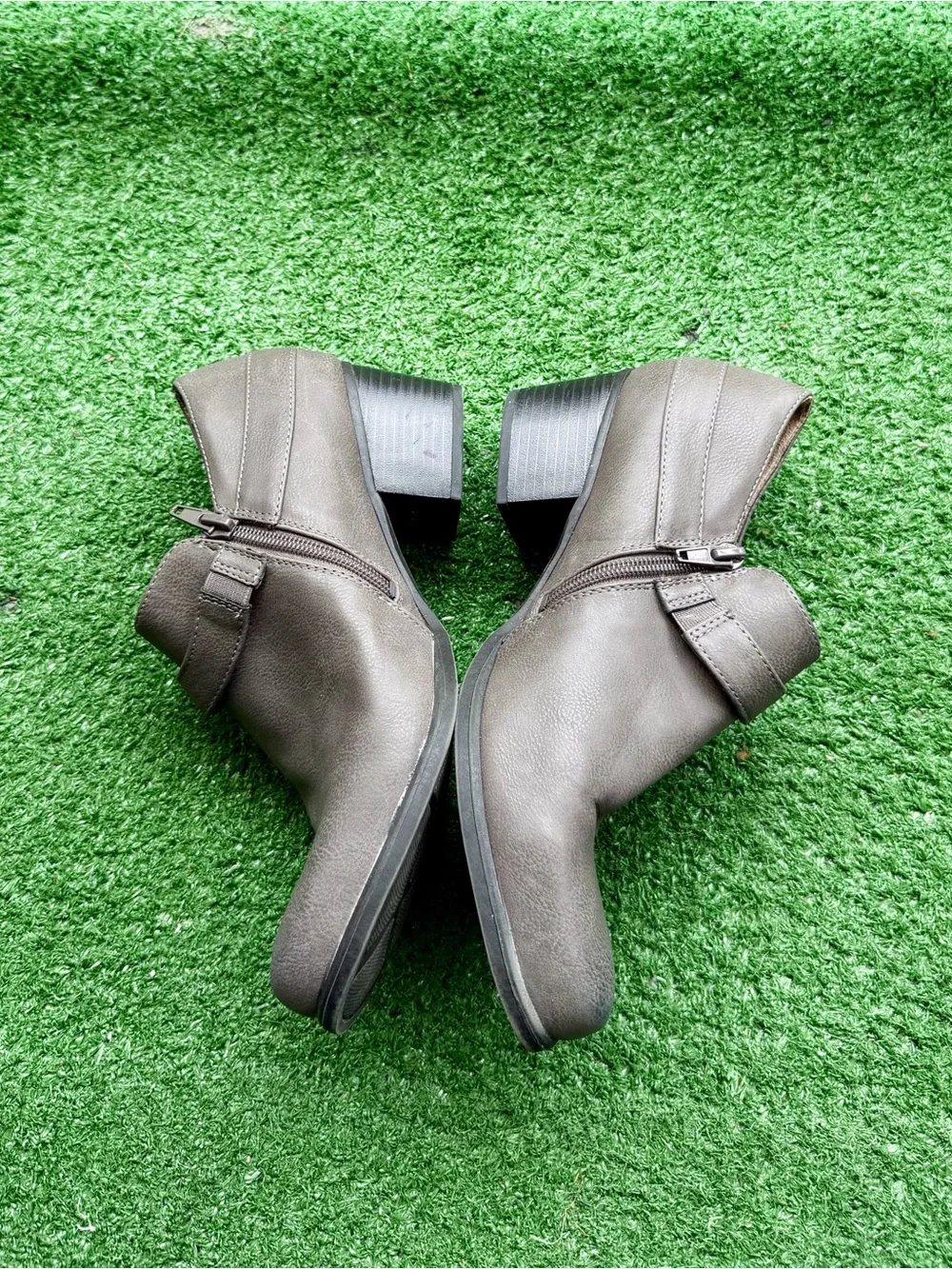 OUL Naturalizer Grey Ankle Booties Women's US 9M Buckle Strap Block Heel Boots